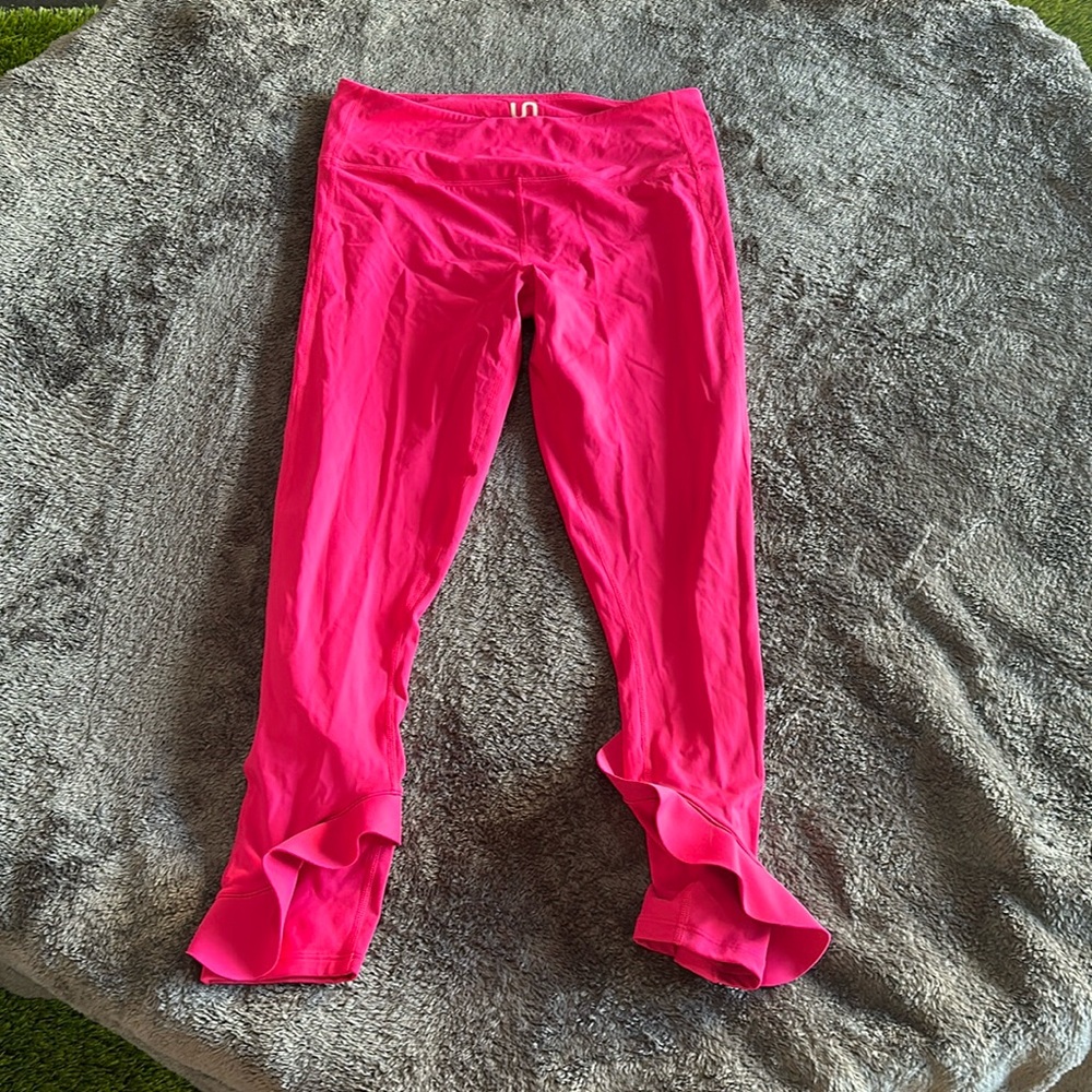 Gorgeous URBAN SAVAGE ruffle bottom leggings size L